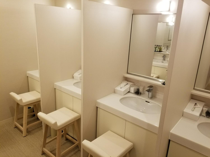 Bathroom 14