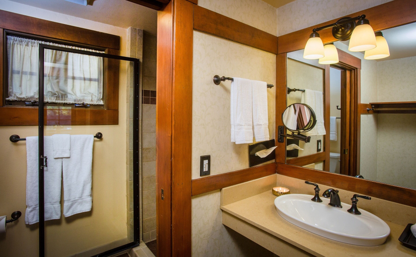 Bathroom 5, UCLA Lake Arrowhead Lodge, San Bernardino