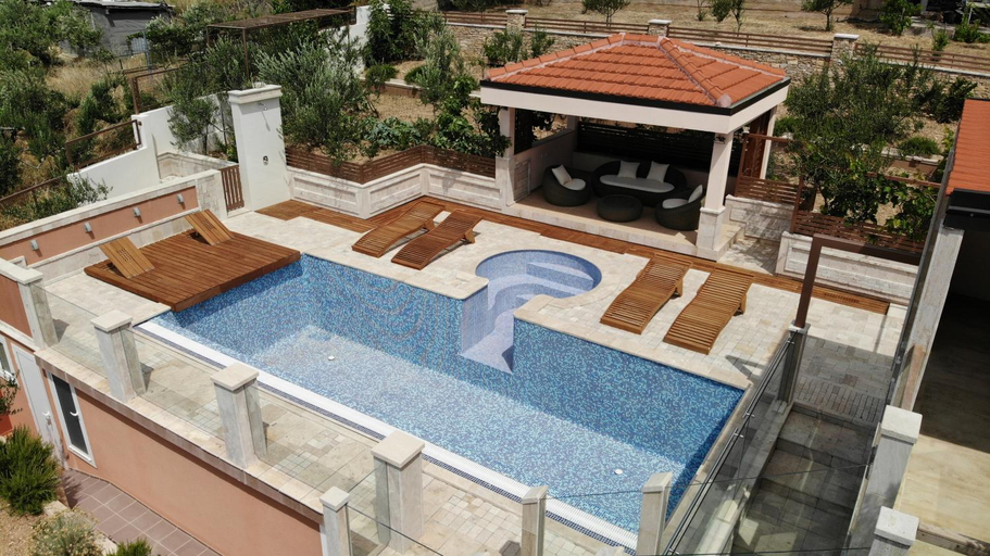 Others 4, Villa LKL, heated private pool, secluded and with a great view, Kaštela