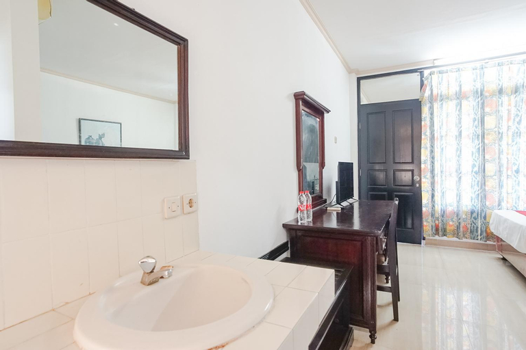 Bathroom 16
