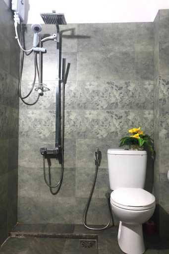 Bathroom 3, White Fortress, Maharagama