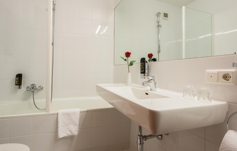 Bathroom 4, Hotel Neutor, Salzburg