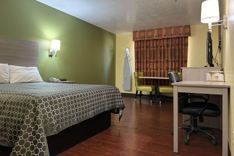 Bedroom 3, Rodeway Inn, Torrance
