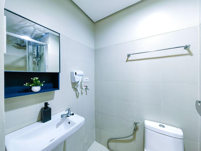 Bathroom 3, Mandaluyong Apartments, Mandaluyong