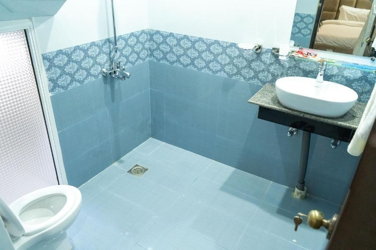 Bathroom, Islamabad Lodges, Islamabad