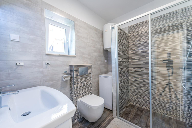 Bathroom 2, Apartments Lucija, Dubrovnik