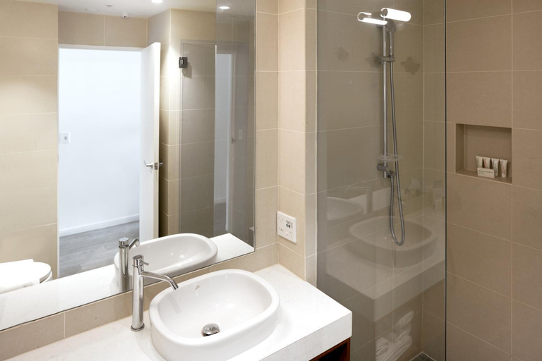 Bathroom 4, Coral Sea Resort & Casino, Rove - Lengakiki
