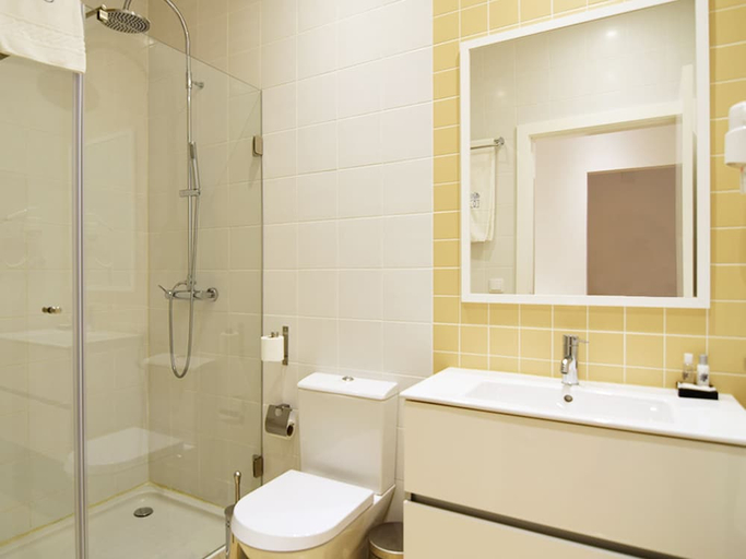 Bathroom 4, Chiado Dream Apartments, Lisbon
