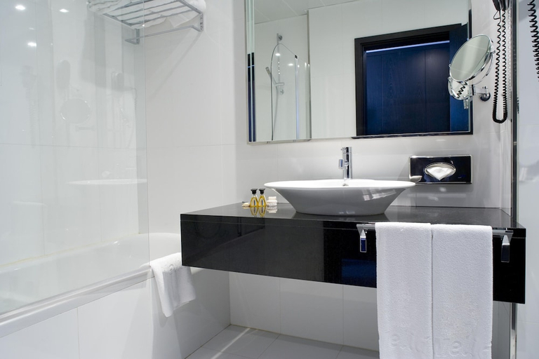 Bathroom 5, Melia Ria, Aveiro
