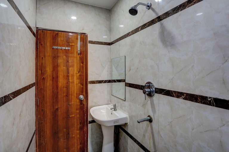 Bathroom 3, Hotel Beaumont Inn, Delhi