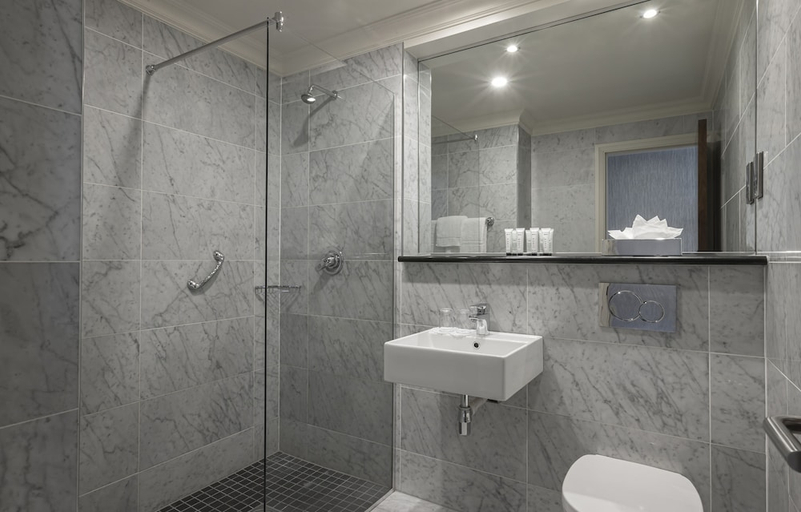 Bathroom 3, Eyre Square Hotel
