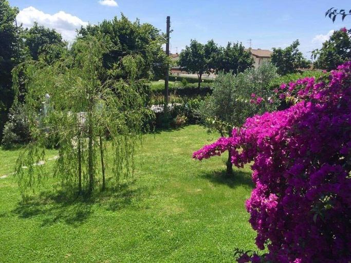 Others 3, La Bouganville - Piscina e Relax, Lucca