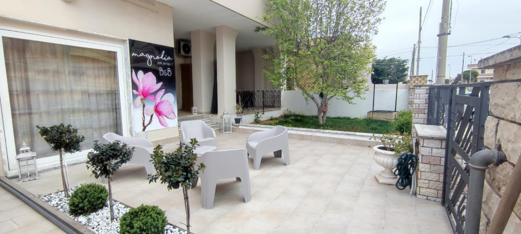 Others 5, Magnolia, Lecce