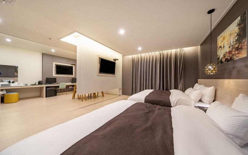 Bedroom 2, Gimhae Juchon Hotel 101, Gimhae