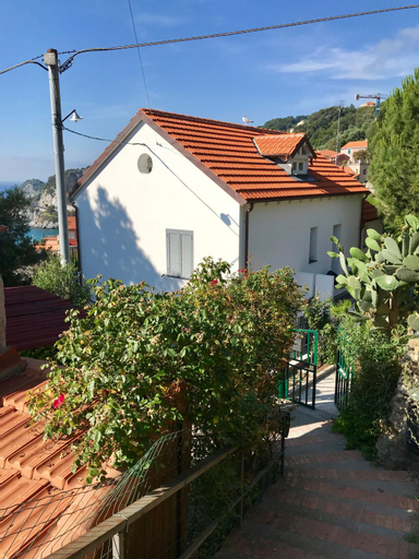 Casa del sasso, Savona