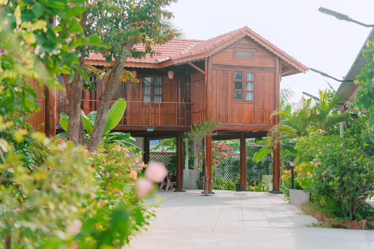 Exterior 7