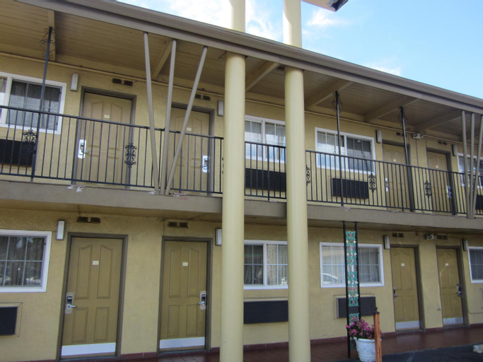 Exterior & Views 1, Civic Center Lodge, Alameda