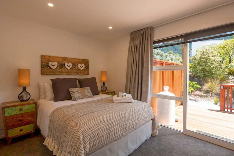 Bedroom 2, Hillside Villa 3|Walk To Town|AC |Free Parking, Queenstown-Lakes