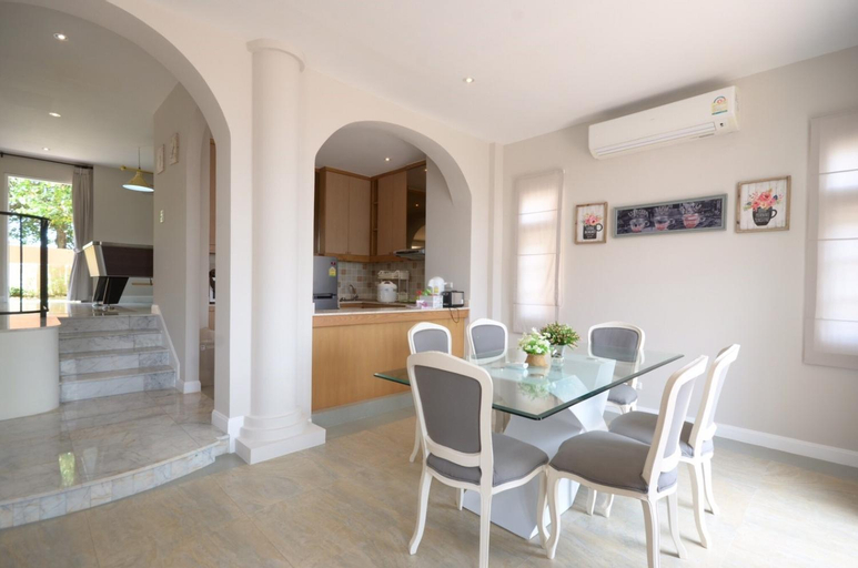 Dining Room 16