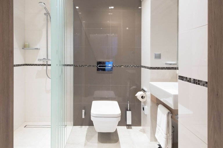 Bathroom 4, Golden Tulip Warsaw Airport, Warsaw