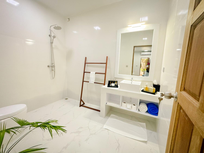 Bathroom 4, ISLAND LUXURY DIVE HOTEL - FULHADHOO, Baa Atoll