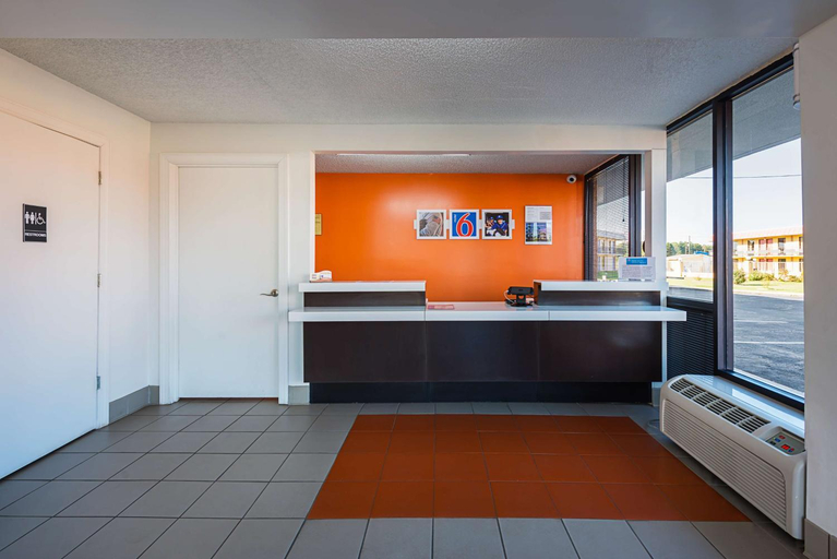 Public Area, Studio 6 Suites Perry, GA, Houston