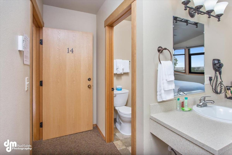 Bathroom 4, Kenai Airport Hotel, Kenai Peninsula