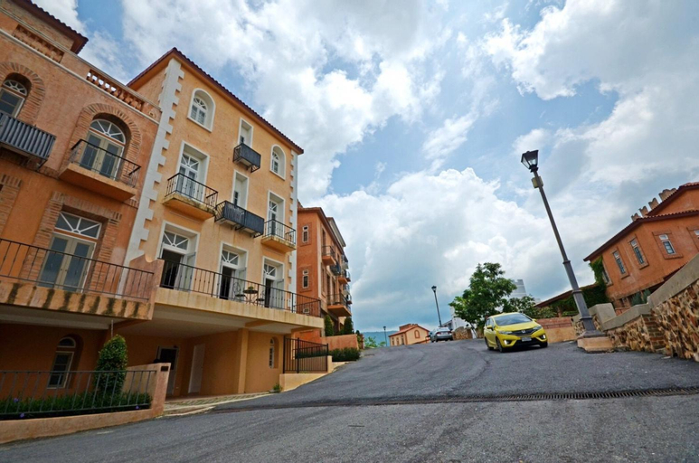 Exterior 10