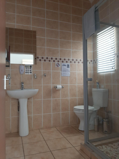 Bathroom 3, Zebra Guesthouse, Waterberg