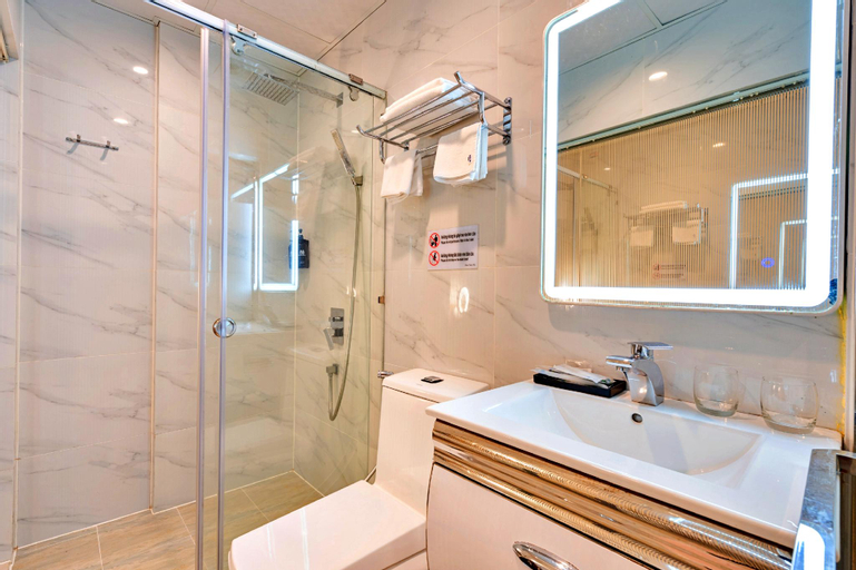 Bathroom 12