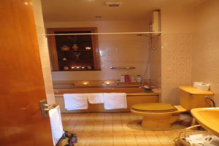 Bathroom 5, Abbey View