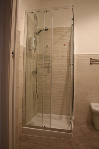 Bathroom 3, Levante, Cosenza