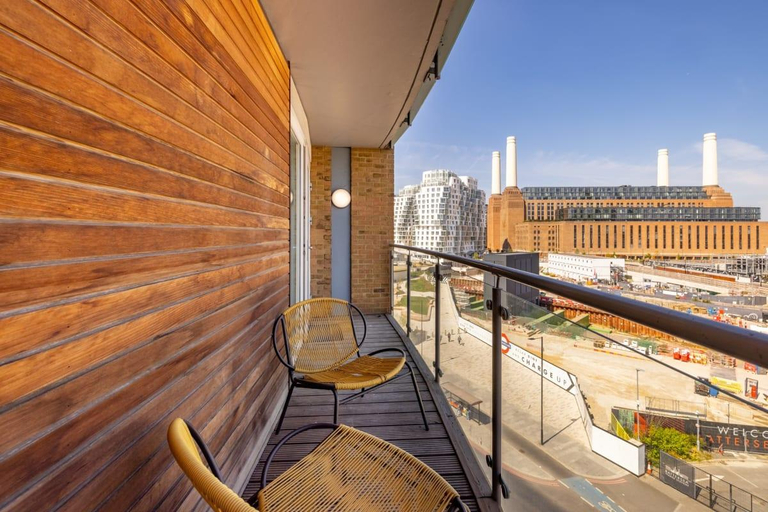 Others 4, The Nine Elms Lane Arms - Stunning & Bright 2BDR Flat With Balconies, London