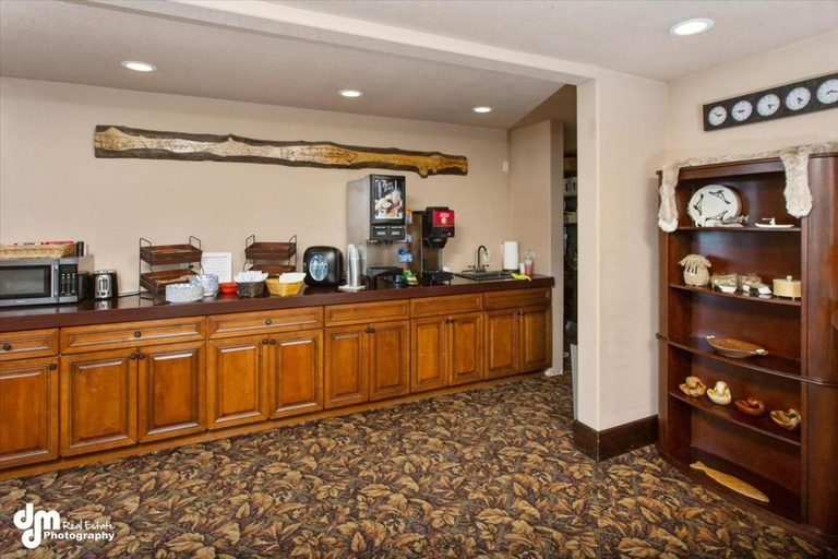 Food & Drinks 5, Kenai Airport Hotel, Kenai Peninsula