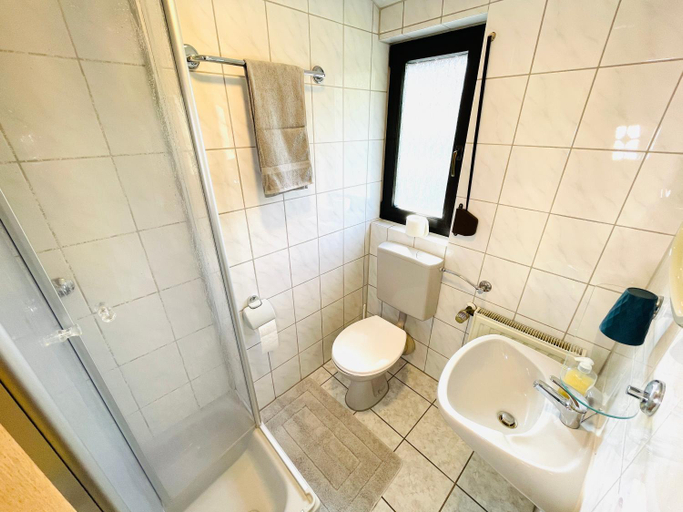 Bathroom 4, Pension Spatzennest, Heilbronn