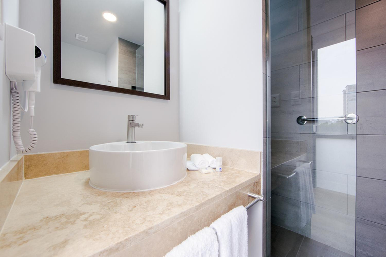 Bathroom, Sleep Inn Ciudad de Mexico Cuajimalpa, Mexico City