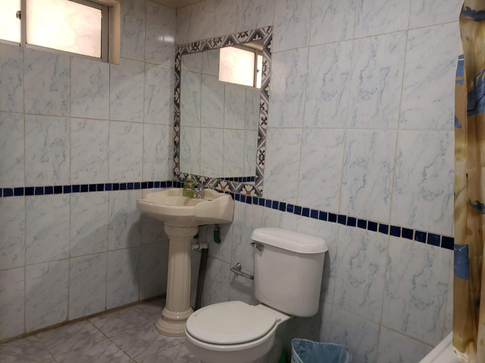 Bathroom 3, Katchi, El Loa