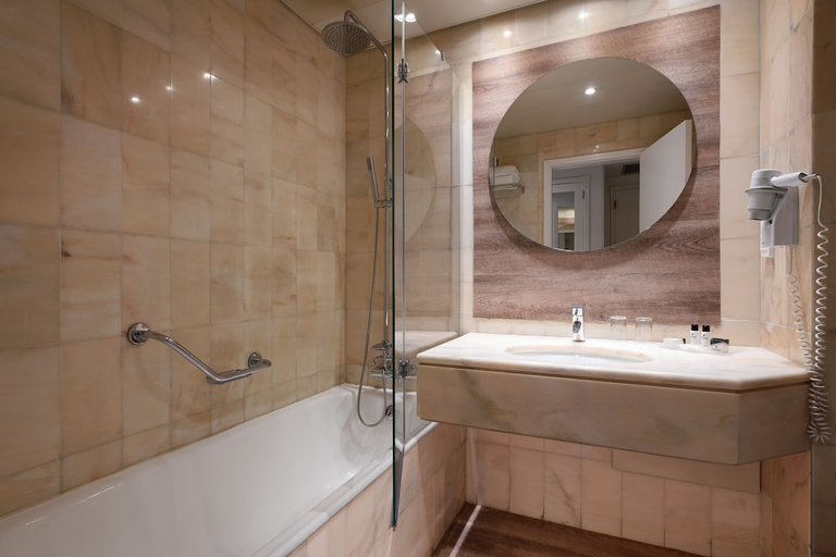 Bathroom 5, Pestana Cascais Ocean & Conference Aparthotel, Cascais