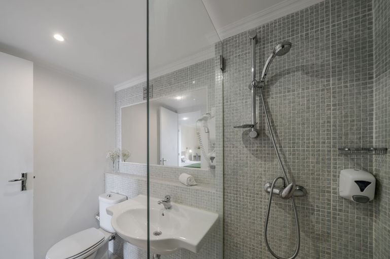 Bathroom 4, Dorisol Mimosa Studio Hotel, Funchal