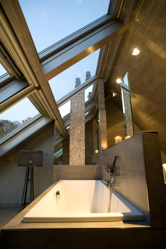 Others 5, Suite & B by Hofke van Bazel, Oost-Vlaanderen