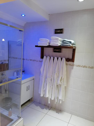 Bathroom 3, Majestic Five Hotel, Palapye