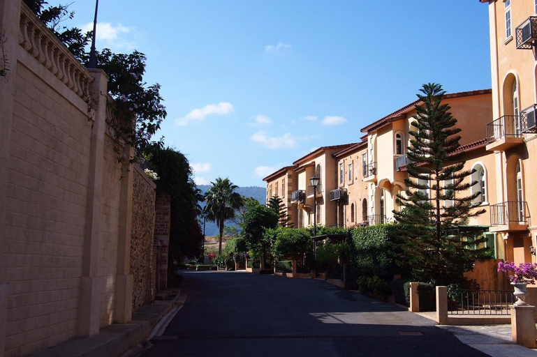 Exterior 12