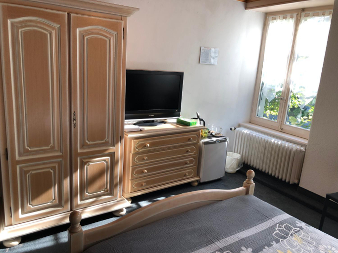 Others 5, Hotel- restaurant Le Bras d'Or, Jura-North Vaudois