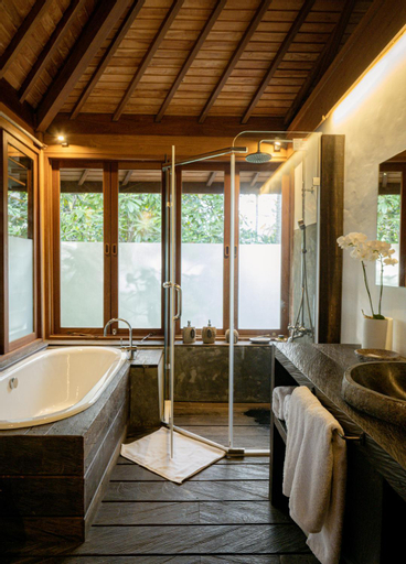 Bathroom 16