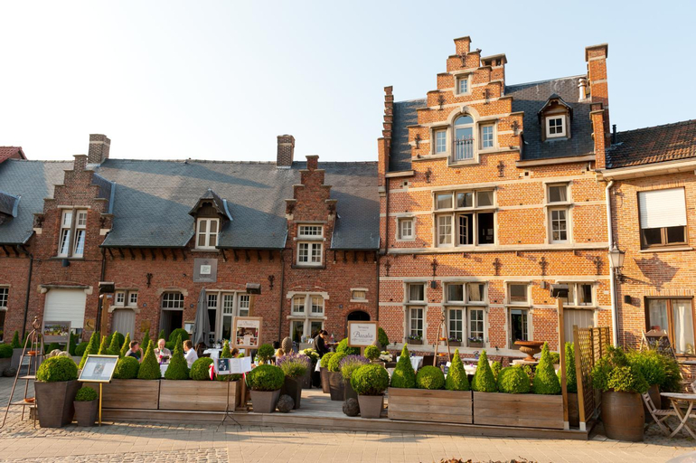Others 4, Suite & B by Hofke van Bazel, Oost-Vlaanderen