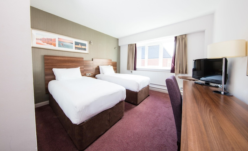 Bedroom 2, Leonardo Hotel Cork