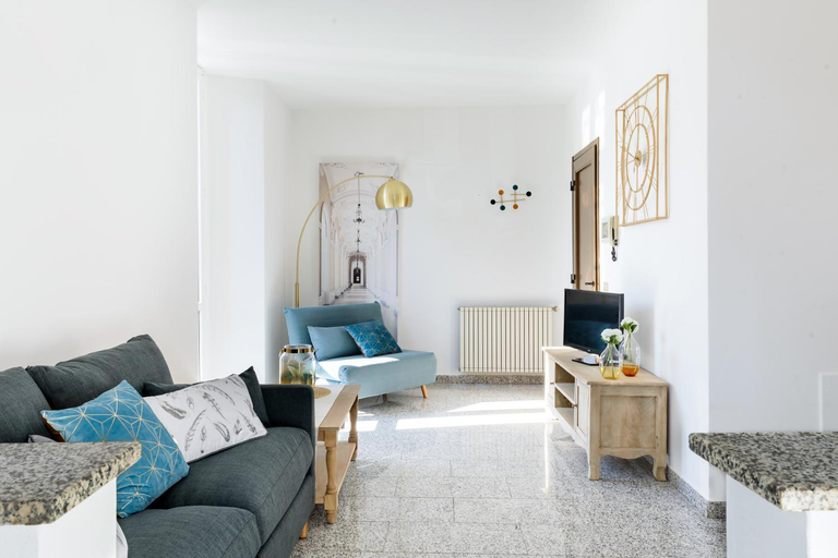 Others 5, Lora Como Apartment, free private parking, self check in, Como