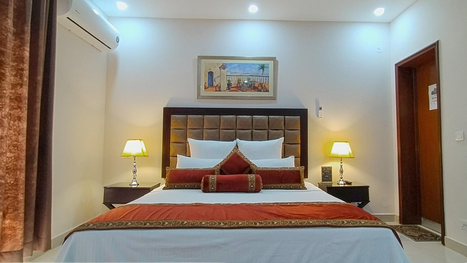 Bedroom 2, Hotel Gulberg Grand, Lahore