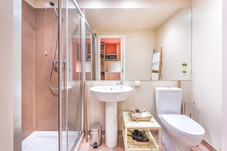 Bathroom, Pestana Casino Studios, Funchal