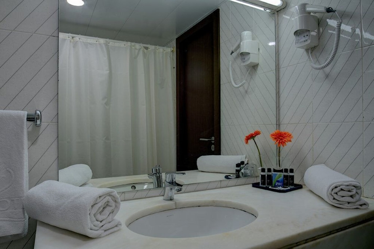 Bathroom 4, VIP Executive Zurique Hotel, Lisbon